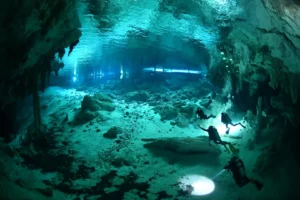 “buceo cenote dos ojos”